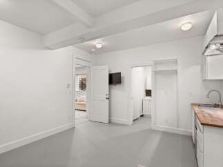 Discover this charming studio apartment, perfect for modern living.