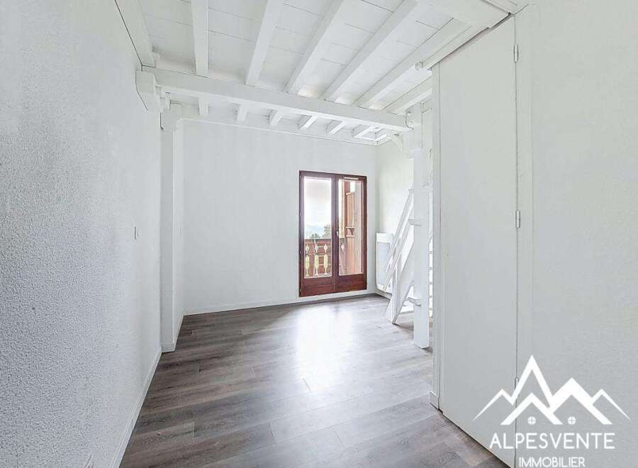 Discover the charm of this inviting property, featuring a bright and airy interior with a stunning wooden floor.