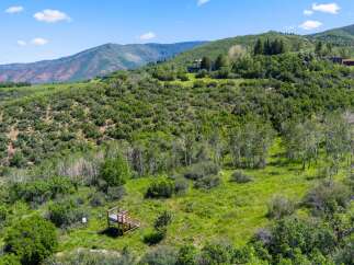 Discover the beauty of this stunning property, nestled in a picturesque landscape.