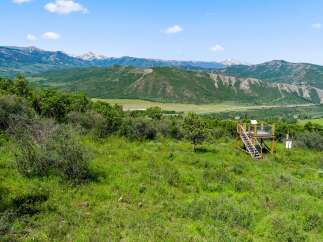 Discover breathtaking views from this stunning property, perfect for nature enthusiasts and those seeking tranquility.