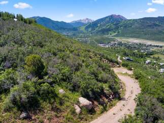 Discover the beauty of this stunning property nestled in a picturesque mountain setting.