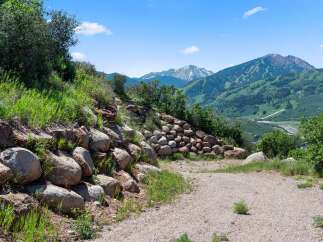 Discover the beauty of this stunning property with breathtaking mountain views.
