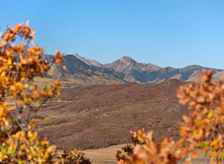 Experience the beauty of nature with this stunning property, offering breathtaking mountain views.