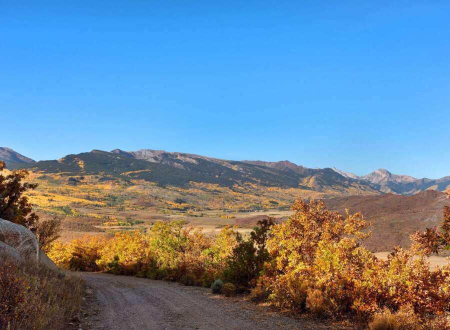 Discover the beauty of this stunning property, nestled in a picturesque landscape.