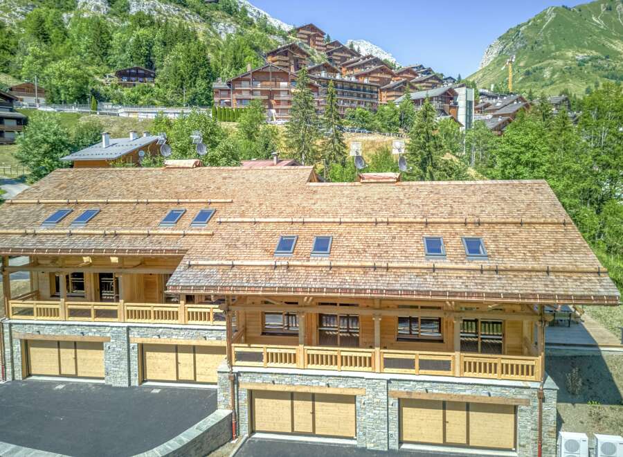 Discover the epitome of alpine luxury in this stunning chalet, boasting a prime location with breathtaking mountain views.