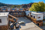 Discover a stunning property featuring modern architecture and a prime location.