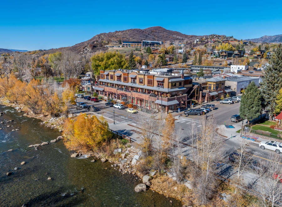 Discover the charm of this stunning property nestled in a picturesque setting.
