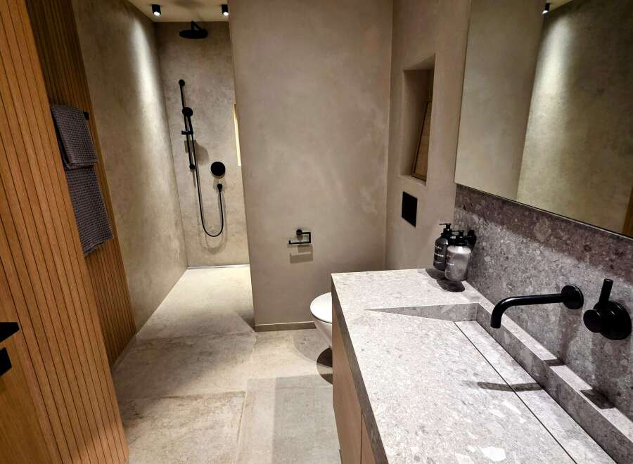 Step into luxury with this stunning bathroom design.