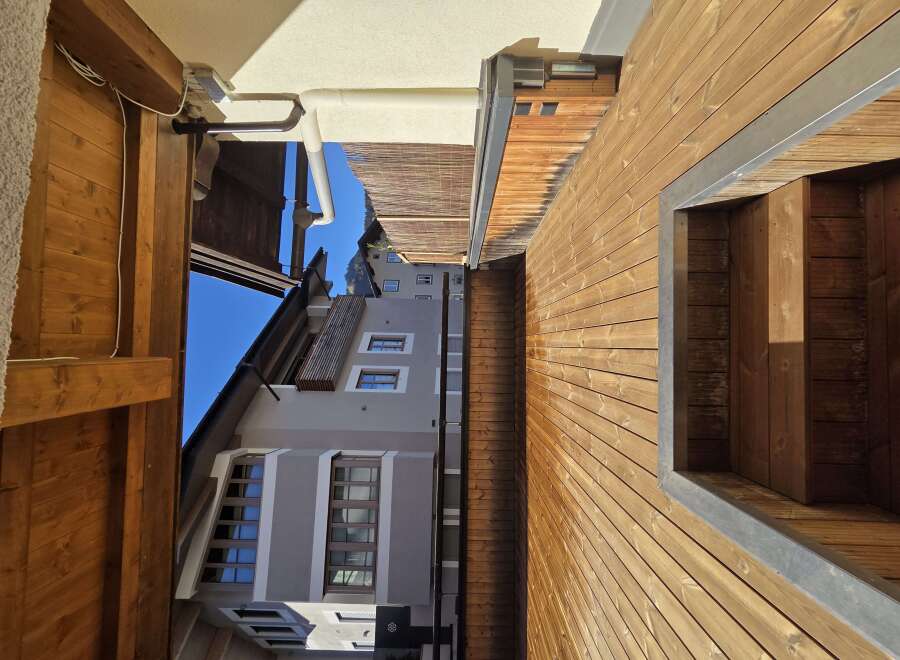 Discover the charm of this stunning property, featuring exquisite wooden accents and a modern design.