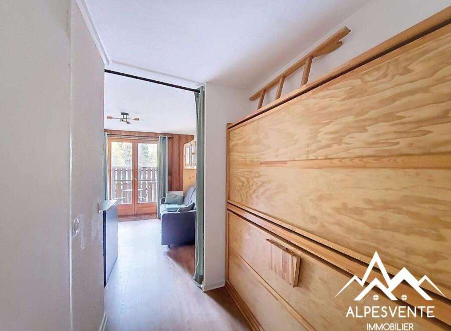 Discover this charming property, perfect for those seeking a cozy retreat.