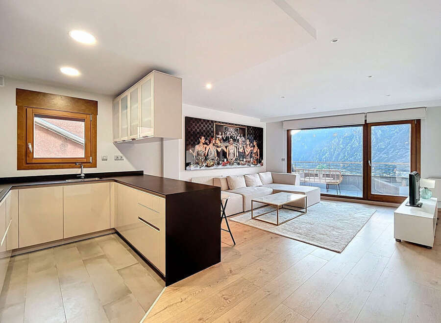 Experience luxury living in this stunning property! Featuring a modern kitchen with sleek countertops and ample storage, perfect for culinary enthusiasts.