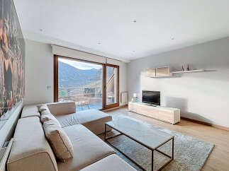 Experience luxury living in this stunning property with breathtaking mountain views.