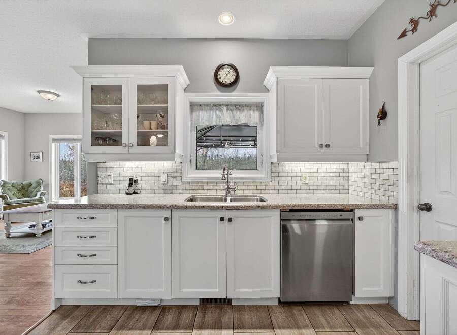 This stunning kitchen boasts bright white cabinetry, offering a clean and modern aesthetic.