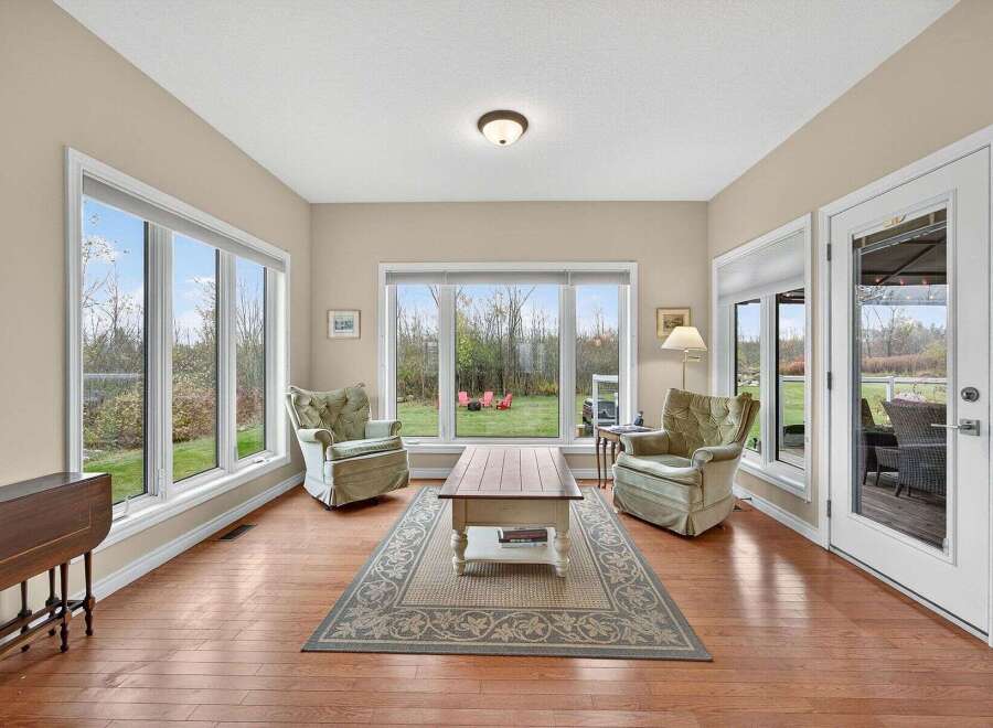 Step into a bright and airy living space, perfect for relaxation and entertaining.
