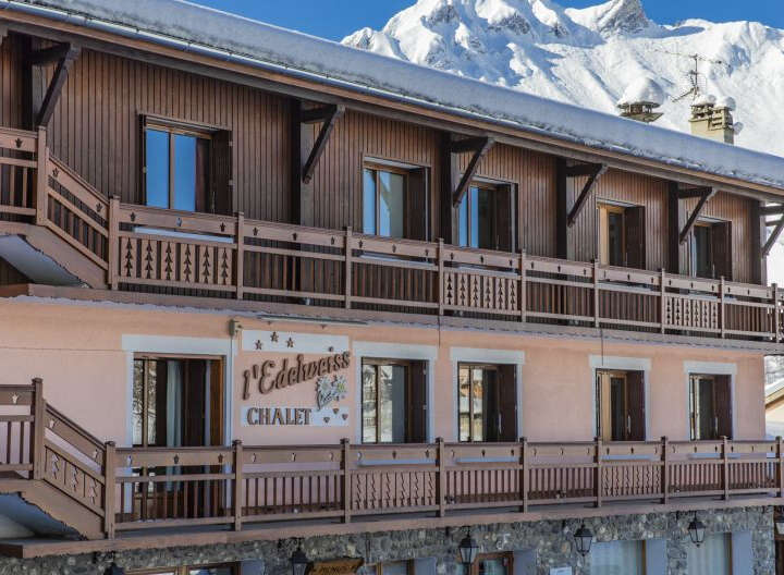 Discover the charm of this stunning chalet nestled in a picturesque mountain setting.