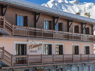 Discover the charm of this stunning chalet nestled in a picturesque mountain setting.