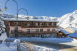 Discover the charm of this stunning chalet nestled in a picturesque winter wonderland.