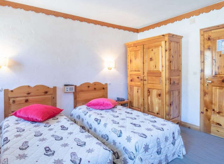 Discover a cozy and inviting bedroom perfect for a relaxing getaway.