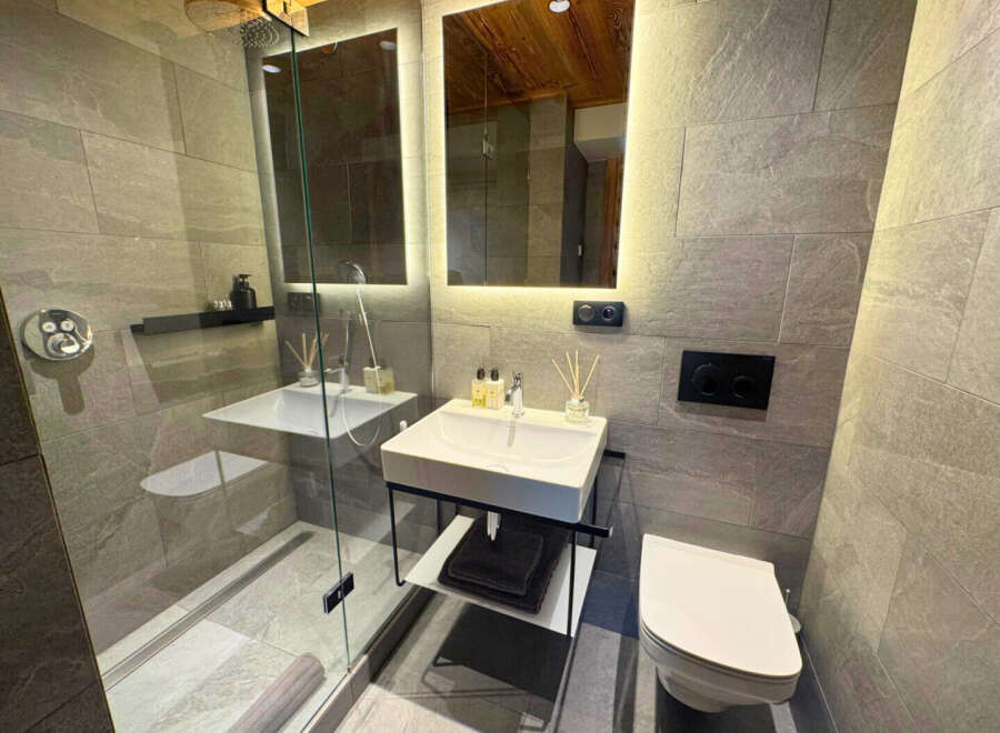 Step into luxury with this modern bathroom design.