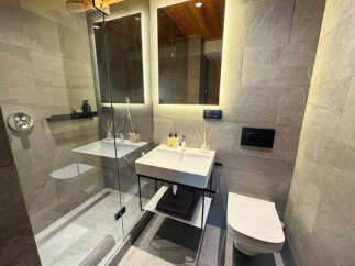 Step into luxury with this modern bathroom design.