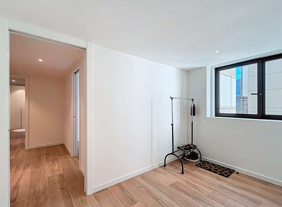 Discover this bright and airy space, perfect for modern living.