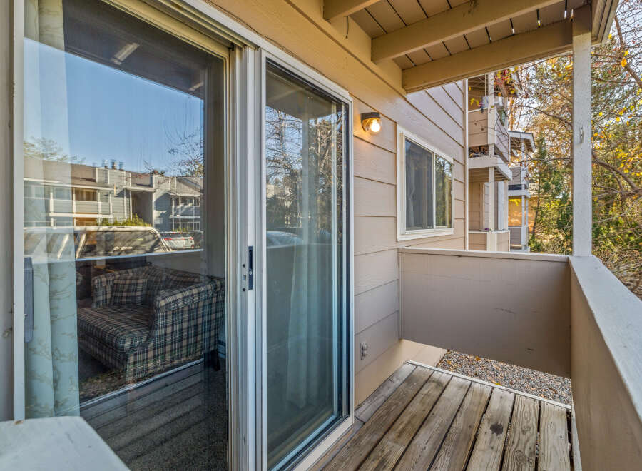 Enjoy the fresh air and stunning views from this charming balcony! This property features a cozy seating area, perfect for relaxing or entertaining.