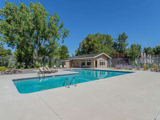 Enjoy the summer in this beautiful property featuring a sparkling swimming pool, perfect for relaxation and recreation.