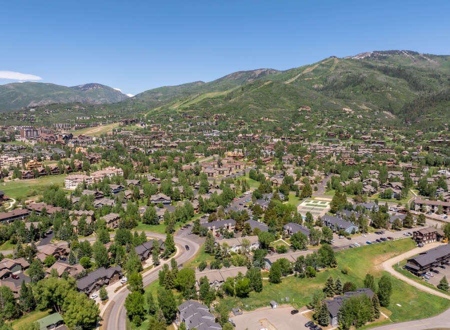 Discover the charm of this stunning mountain town, nestled amidst lush greenery and breathtaking vistas.