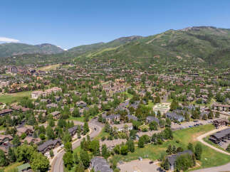 Discover the charm of this stunning mountain town, nestled amidst lush greenery and breathtaking vistas.