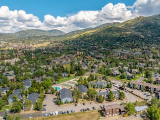 Discover a stunning mountain retreat with this beautiful property.