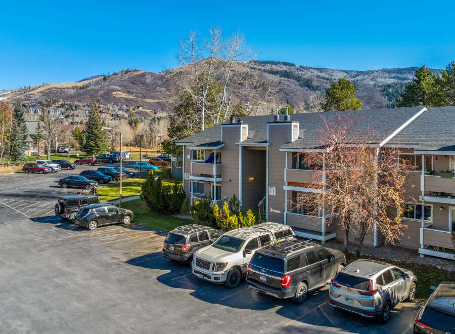 Discover the perfect blend of comfort and convenience in this stunning property.