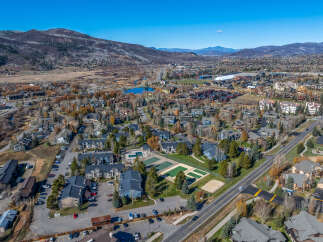 Discover a stunning property nestled in a picturesque mountain setting.