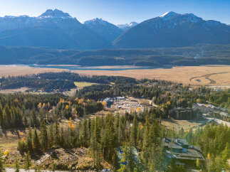 Discover a stunning property nestled in a picturesque mountain setting, offering breathtaking views and unparalleled tranquility.