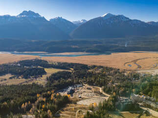 Discover breathtaking mountain views and serene landscapes in this stunning property.