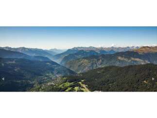 Experience breathtaking views from this stunning property nestled in the mountains.