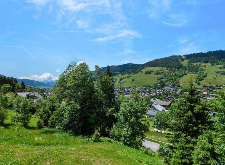 Discover breathtaking views and serene landscapes in this stunning property.