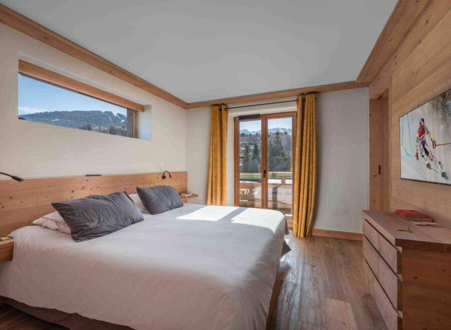 Experience the ultimate in luxury and comfort in this stunning bedroom.