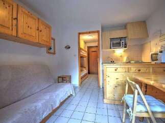 Discover this cozy apartment featuring a well-equipped kitchen, perfect for preparing meals.