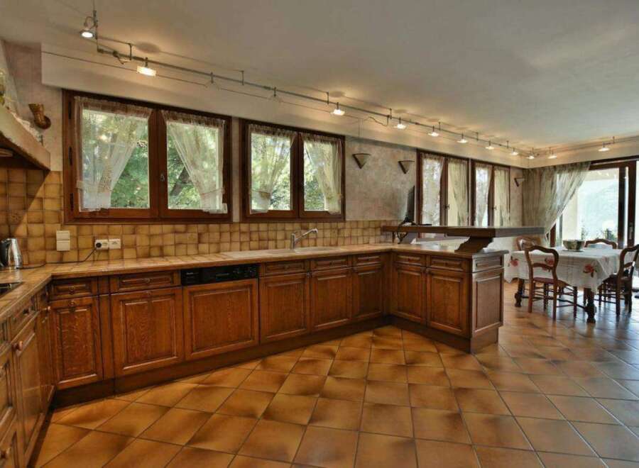 This stunning kitchen boasts a warm and inviting atmosphere, perfect for culinary enthusiasts.