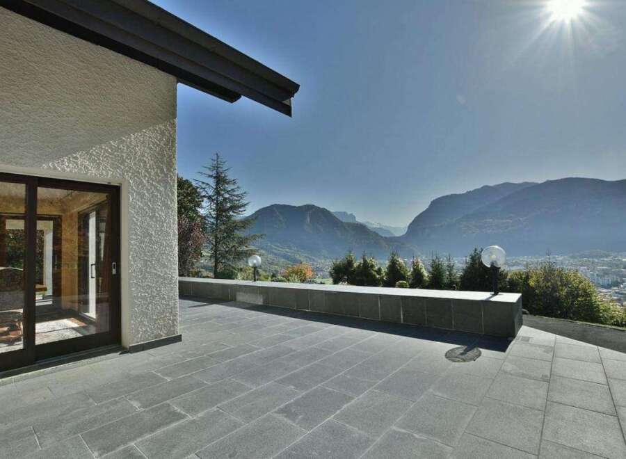 Enjoy breathtaking mountain views from this stunning property.