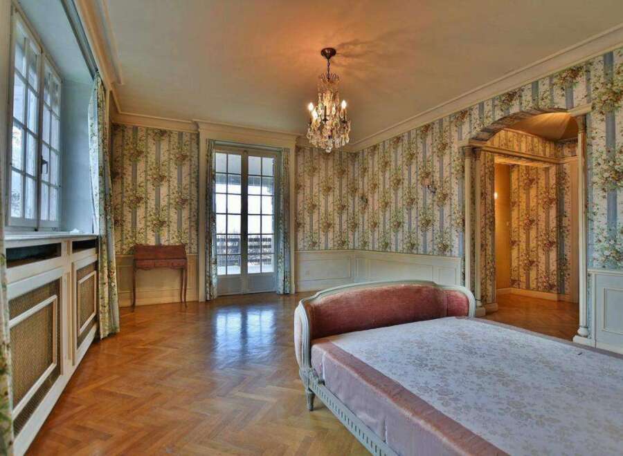 Step into a world of timeless elegance with this stunning bedroom.