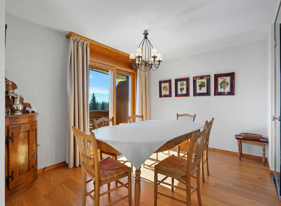 This charming dining room features a rustic wooden table and chairs, perfect for family gatherings.