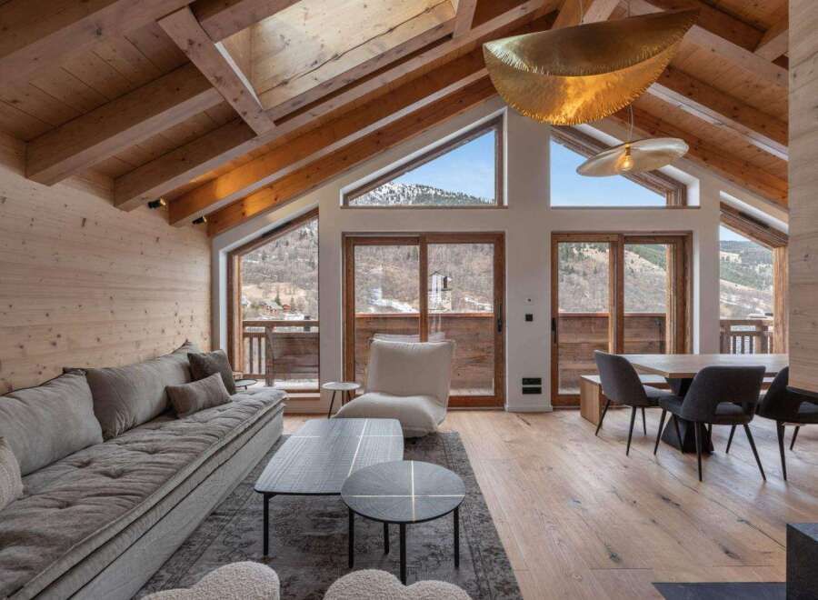 Experience luxury living in this stunning chalet, boasting a spacious open-plan design and breathtaking mountain views.