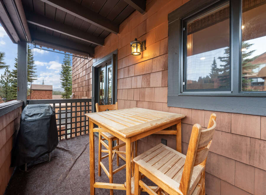 Enjoy the tranquility of this charming outdoor space, perfect for relaxing or entertaining.