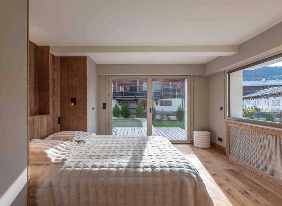 This stunning bedroom boasts a cozy and inviting atmosphere, perfect for relaxation.