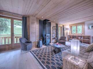 Step into a cozy living space with stunning wooden accents and a modern fireplace, perfect for relaxing evenings.