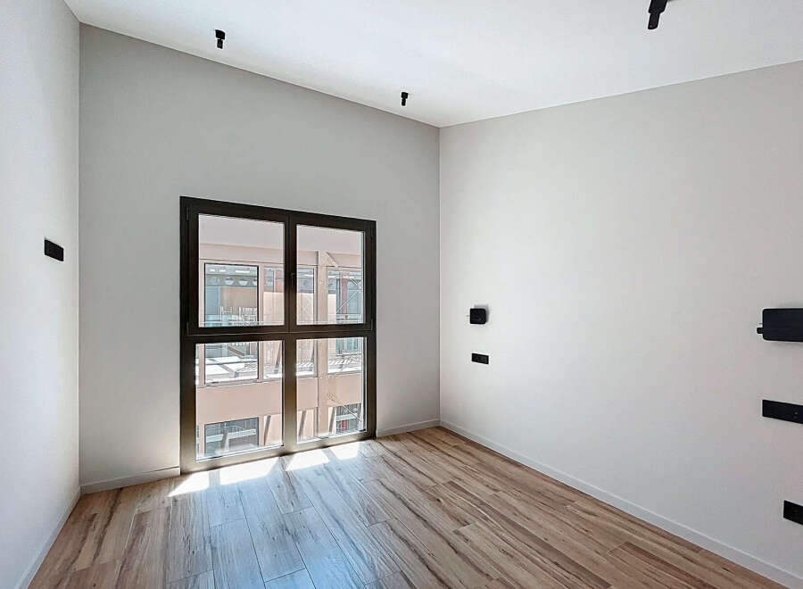 Discover this modern and stylish space, perfect for creating your dream living area.