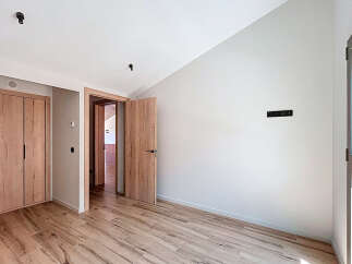 Step into this beautifully designed space, featuring stunning wooden floors and elegant wooden doors.