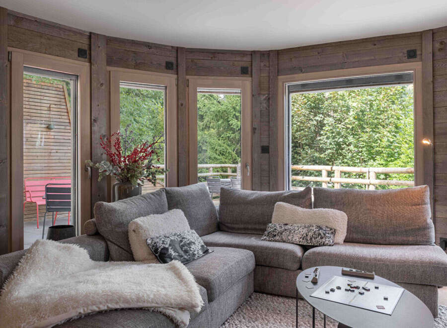This cozy living room features a comfortable sectional sofa, perfect for relaxing.