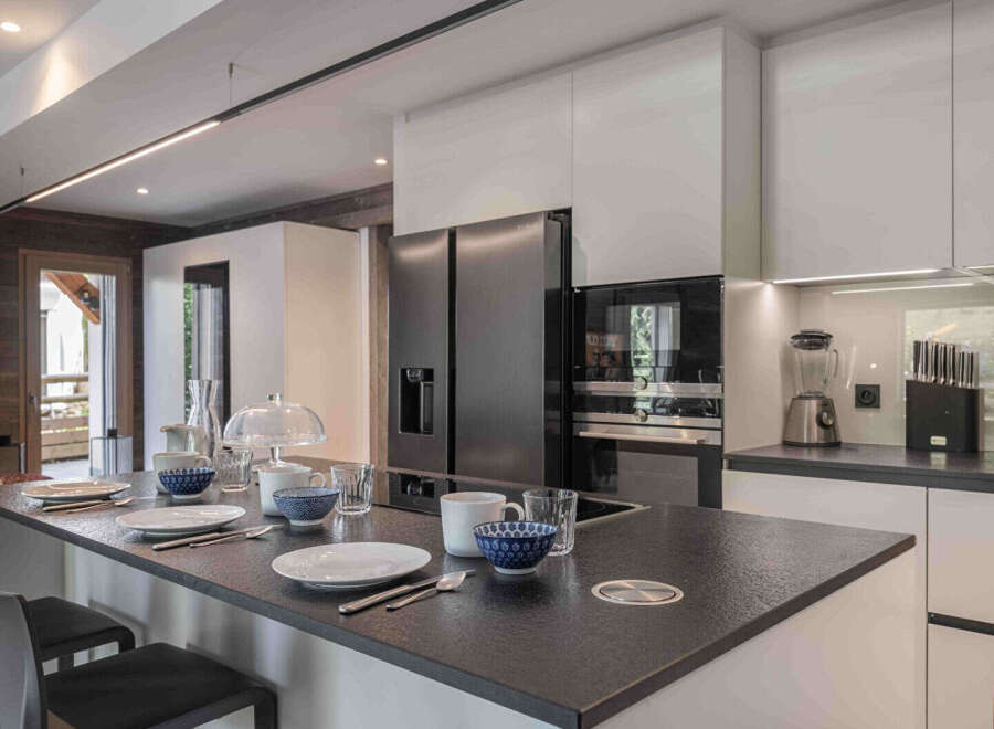 Experience modern luxury in this stunning kitchen.